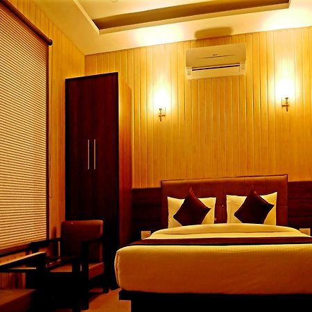 Hotel Trance Ganga Tapovan Buitenkant foto