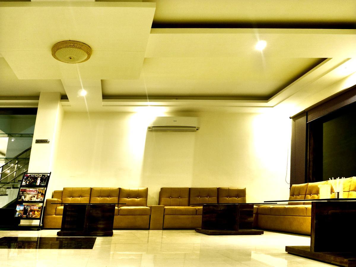Hotel Trance Ganga Tapovan Buitenkant foto