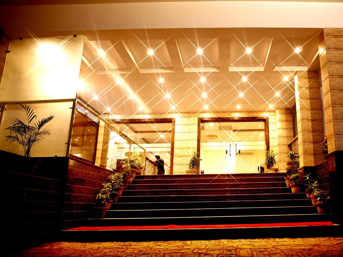 Hotel Trance Ganga Tapovan Buitenkant foto
