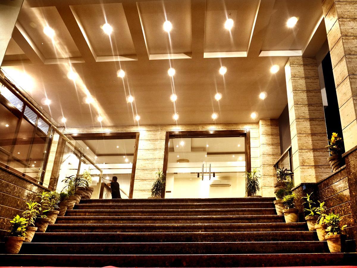 Hotel Trance Ganga Tapovan Buitenkant foto